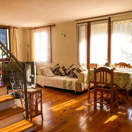 Tas Center ,detached Garden & Pool Villa