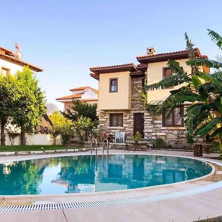 Tas Center ,detached Garden & Pool Villa